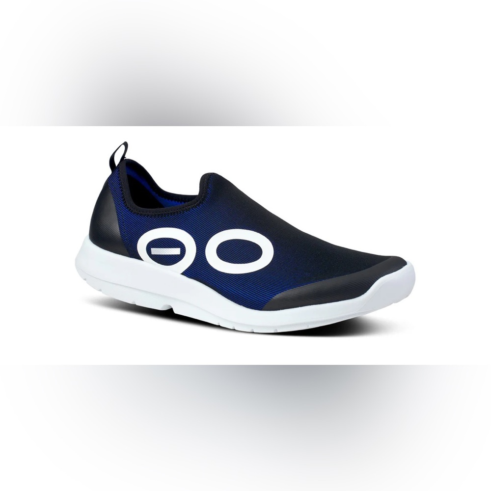 NWT- OOFOS OOMG SPORT LOW SHOE - NAVY Men’s 8 EU 41
